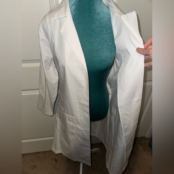 White lab coat 🥼 🧪 - Picture 6 of 6